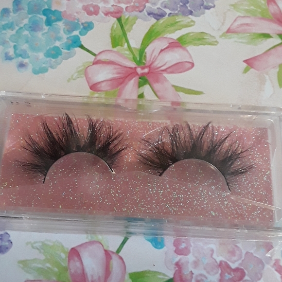 Fashion Lashes Black Strip False Eyelashes - Picture 5 of 7